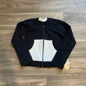 🌺 Black and white athletic jacket